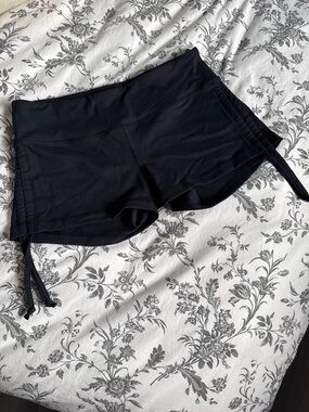 Tonic hot yoga shorts Made in Canada